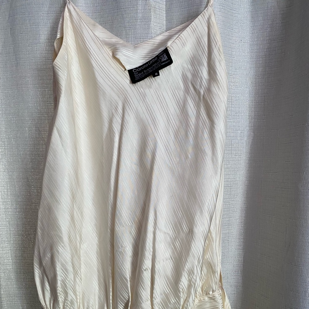 Vintages two piece 100% silk top and skirt. White size 8 by Carole little